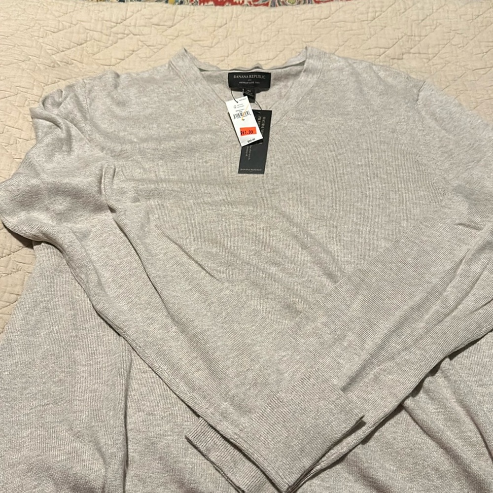 Banana Republic lt tan v-neck sweater